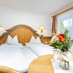 Гостьовий будинок Fruehstueckspension Klinglhub 3*