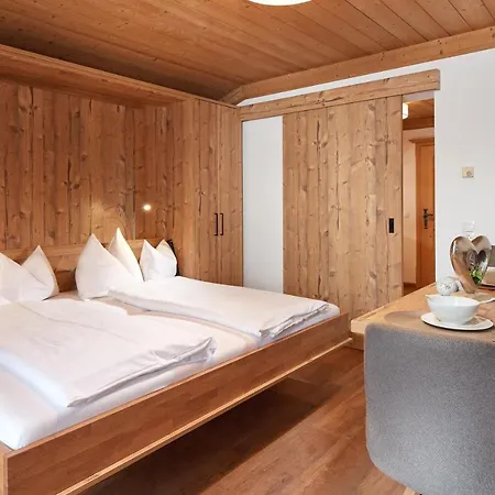 Vendégház Fruehstueckspension Klinglhub 3*