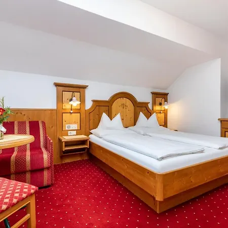 Vendégház Fruehstueckspension Klinglhub 3*