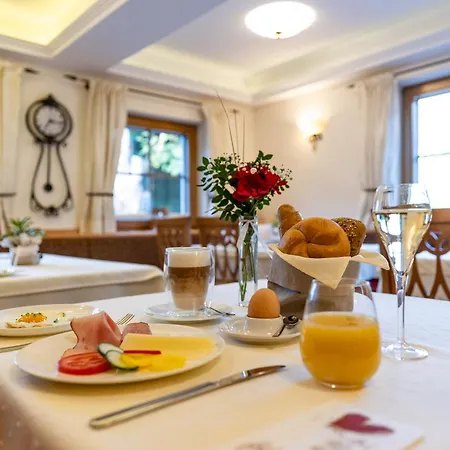 Fruehstueckspension Klinglhub Vendégház Flachau
