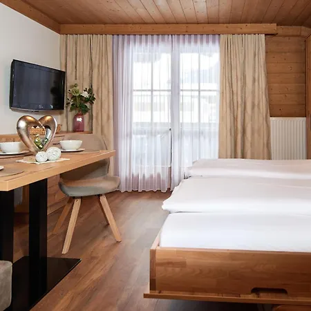 Vendégház Fruehstueckspension Klinglhub 3*
