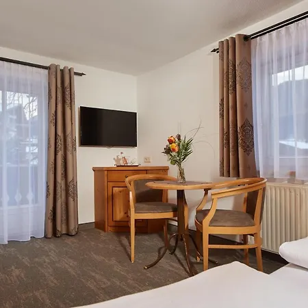 Vendégház Fruehstueckspension Klinglhub 3*